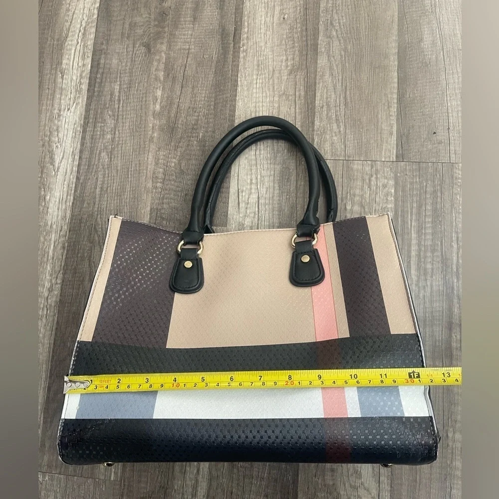 Geometric 90s tan plaid large satchel bag Y2K Burberry style minimalist